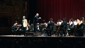 El reconocido artista Andrea Bocelli se presentó por primera vez en el Teatro Colón.