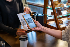 Con esta funcionalidad, se rompe la barrera entre ahorrar en criptomonedas y poder gastarlas sin obstáculos.