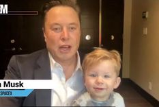 Elon Musk y su hijo X Æ A-Xii. Foto: Daily Advent.