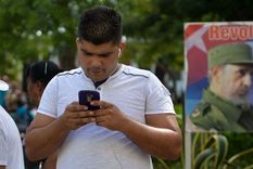 Foto: AFP. El gobierno cubano aprobó nuevas regulaciones para internet.