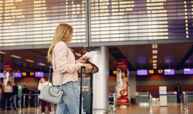 Paso a paso: cómo pedir el reintegro del 35% por los viajes hechos al exterior en 2023 Foto: Freepik