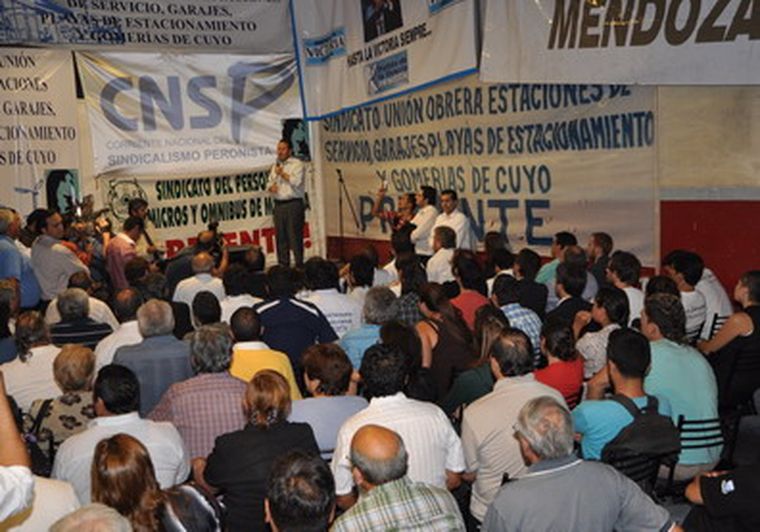 El sindicalismo K recibió el apoyo de Jaque y su gabinete. Foto: Alf Ponce / MDZ