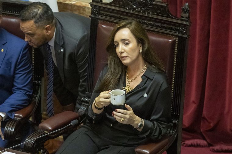 Victoria Villarruel en el estrado presidencial del Senado