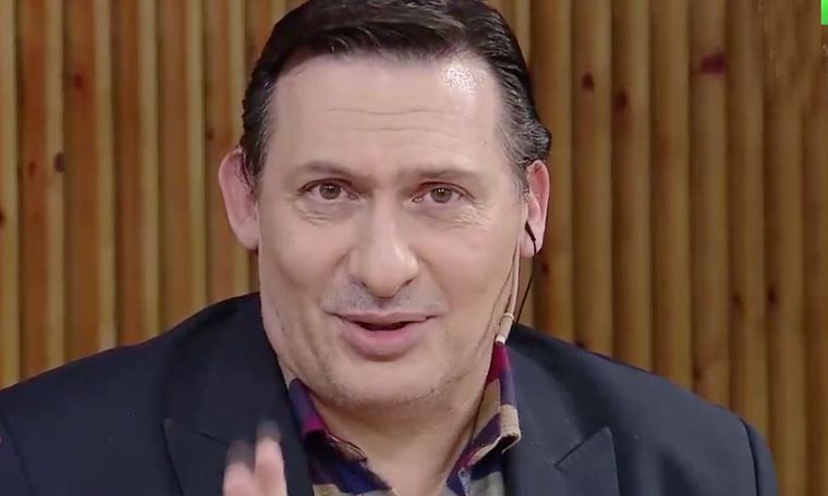 Paulo Kablan contó que sale con los pies mojados de la ducha Foto: Captura TV