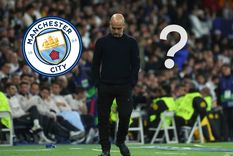 Cabizbajo. Pep Guardiola padeció el partido frente al Real Madrid y después enfrentó las cámaras y los micrófonos. Está atravesando su peor temporada como entrenador. Foto: EFE