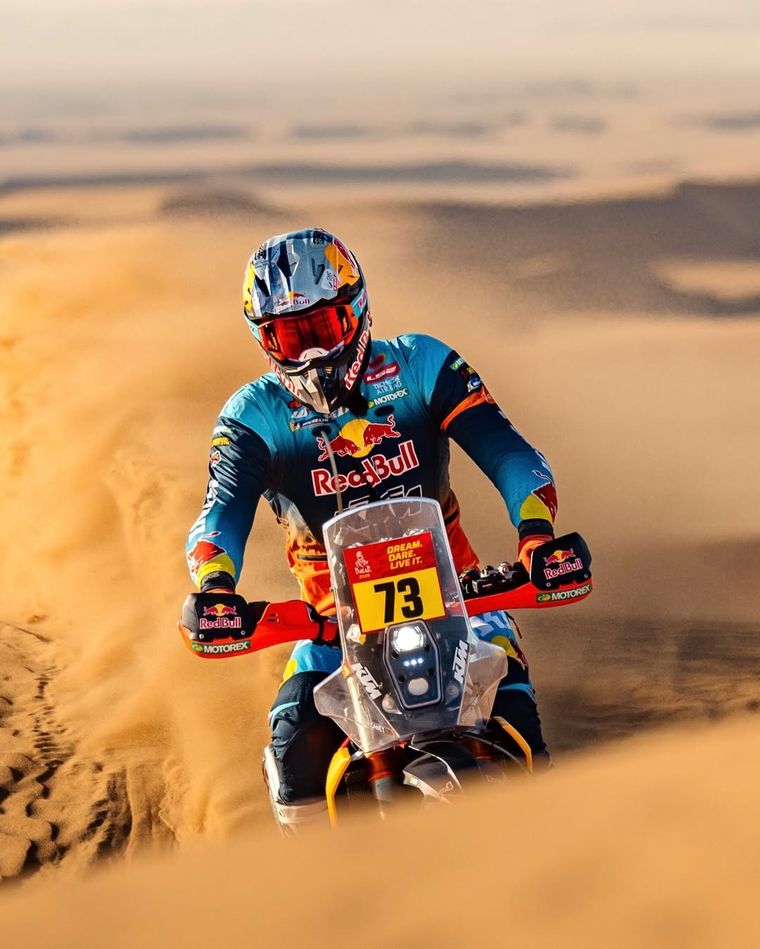 Los problemas técnicos frenan a Edgar Canet en la novena etapa del Rally Dakar. Los problemas técnicos frenan a Edgar Canet en la novena etapa del Rally Dakar.