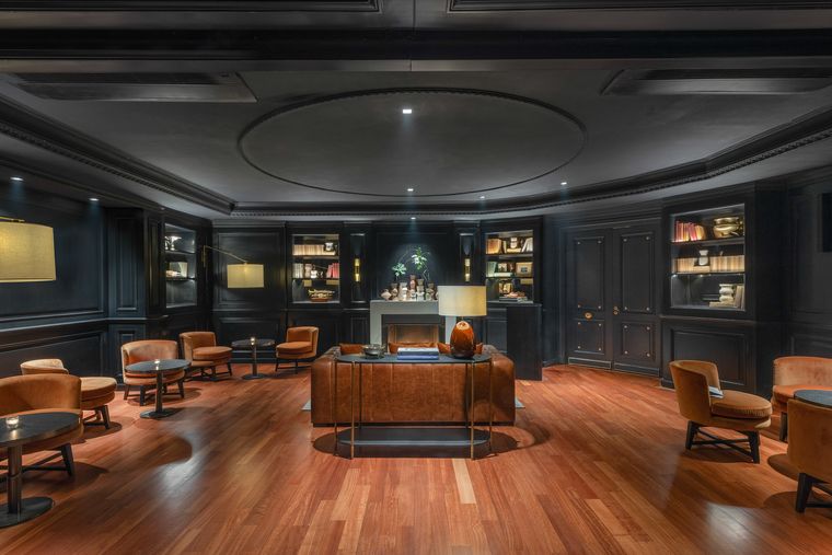 Le club Bacan. Le club Bacan.