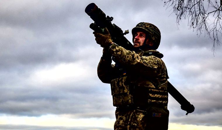 Las tropas de Ucrania reciben armamento de Occidente para luchar contra Rusia. Foto Efe