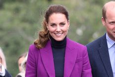 Kate Middleton y Letizia Ortiz nos proponen el traje violeta como tendencia 2022. Foto: Vogue