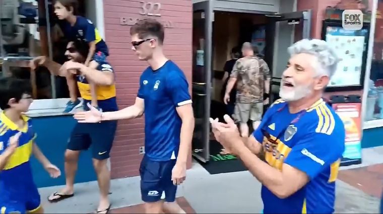 Dale Boca, dale Boooo... hasta en la calle Broadway. El desopilante momento entre los jugadores de Auckland y los hinchas que ya copan Nashville.