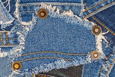 Explorar estas particularidades nos permite conectar con una rica historia de innovación cada vez que nos colocamos un par de jeans. Foto: Shutterstock
