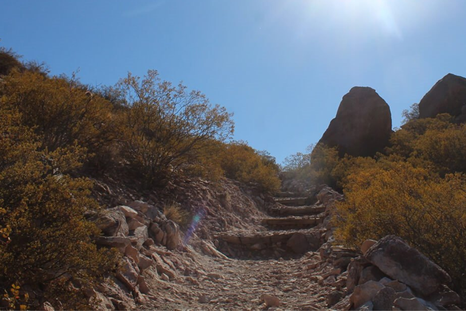 El Cerro Tunduqueral queda en Uspallata. El Cerro Tunduqueral queda en Uspallata.
