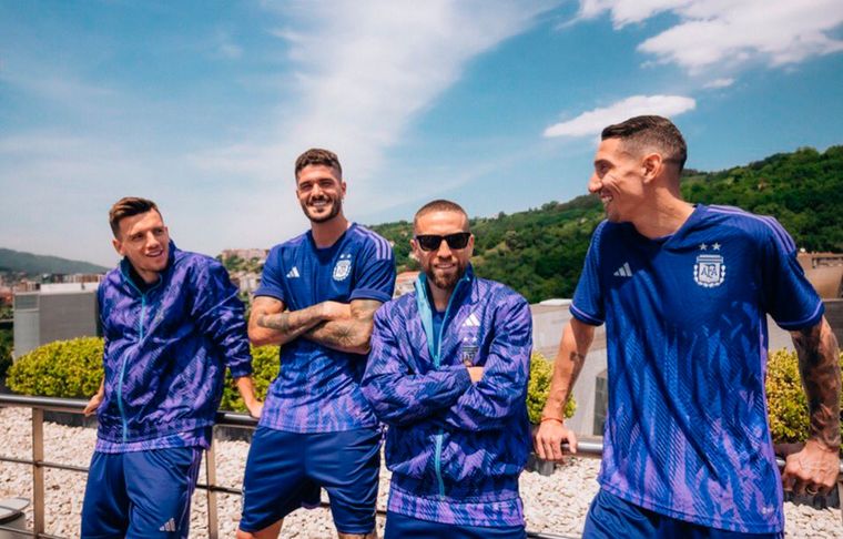 Por primera vez en la historia, Argentina presenta un diseño en tonos violetas, inspirado en la igualdad de género.