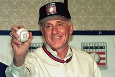 Phil Niekro perdió la batalla con el cáncer y falleció.