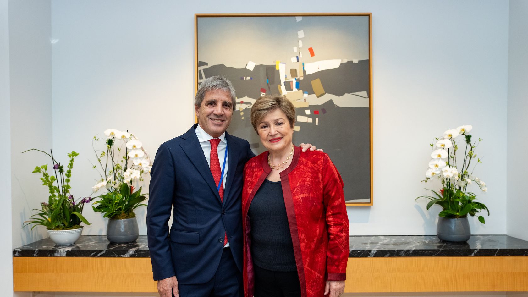 Luis Caputo y Kristalina Georgieva, tras el anuncio del FMI.