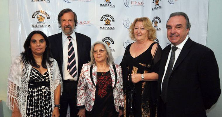 Autoridades de festejo: Carmen Brites, Roberto Delbene - presidente de OSPACP-, Lorenza Benítez, Gladys Surpi y Carlos Brassesco. Foto: Gerardo Gómez/MDZ