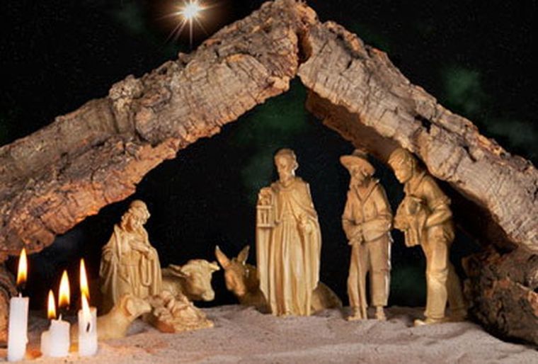 El Niño Jesús y la estrella se colocan el 25 de diciembre en el pesebre. Foto: navidad.com