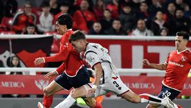 Independiente enfrenta a Newells en el Libertadores de América.