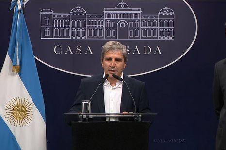 El ministro Caputo logró desactivar la corrida de precios. Foto: Noticias Argentinas