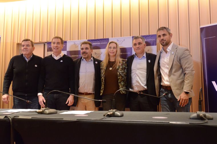 Guillermo Montenegro, Diego Santilli, Cristian Ritondo, Karina Milei, Sebastían Pareja y Martín Menem, en el nuevo espacio conformado por La Libertad Avanza y el PRO.