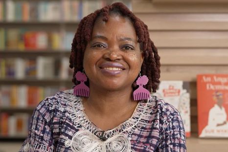 Sue Nyathi dice que la gente llama a su éxito repentino pero aclara que le ha "invertido muchos años de trabajo". Sue Nyathi dice que la gente llama a su éxito repentino pero aclara que le ha "invertido muchos años de trabajo".