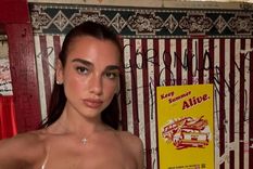 Dua Lipa consigue quedarse con todas las miradas, gracias a sus osadas prendas y zapatos Foto: Instagram