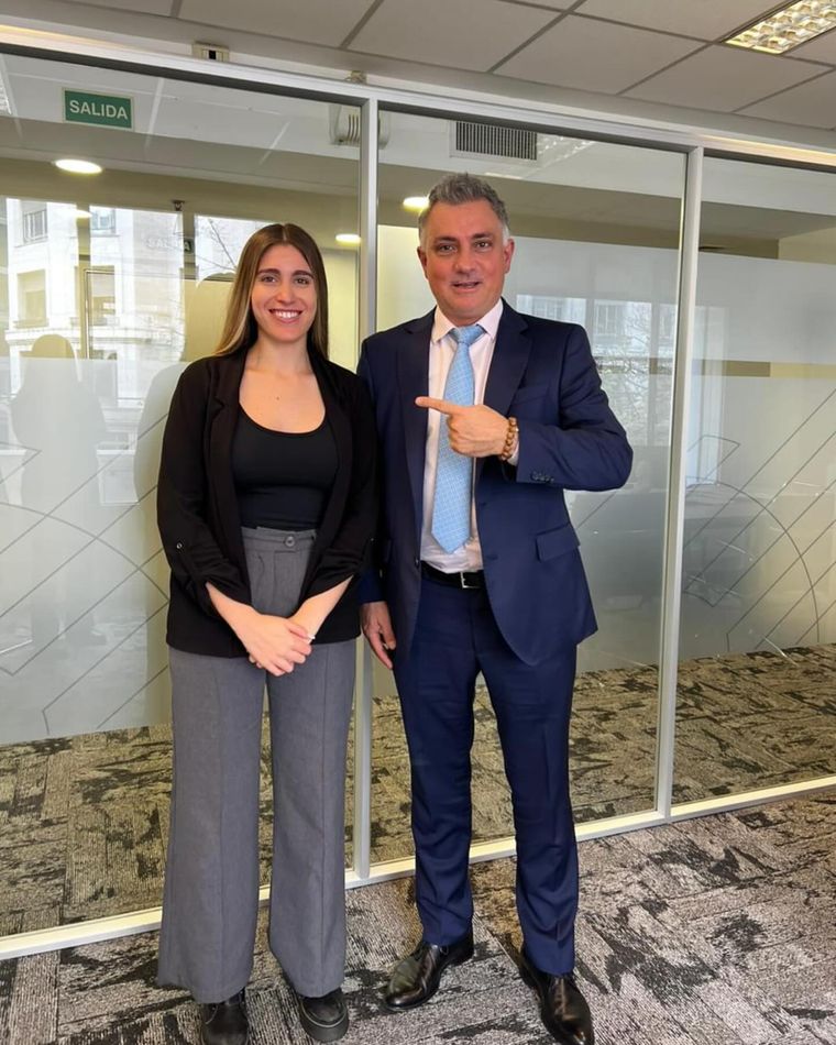 El presidente de La Libertad Avanza en la provincia de Buenos Aires, Sebastián Pareja, junto a Geraldine Calvella, la referente de la agrupación Crear + Libertad. El presidente de La Libertad Avanza en la provincia de Buenos Aires, Sebastián Pareja, junto a Geraldine Calvella, la referente de la agrupación Crear + Libertad.