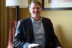 Andrés Palau sigue los pasos de su padre, Luis Palau. Foto: Rodrigo DAngelo / MDZ