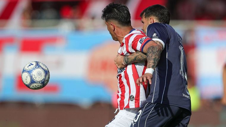 Independiente, vestido de azul en su visita a Unión.