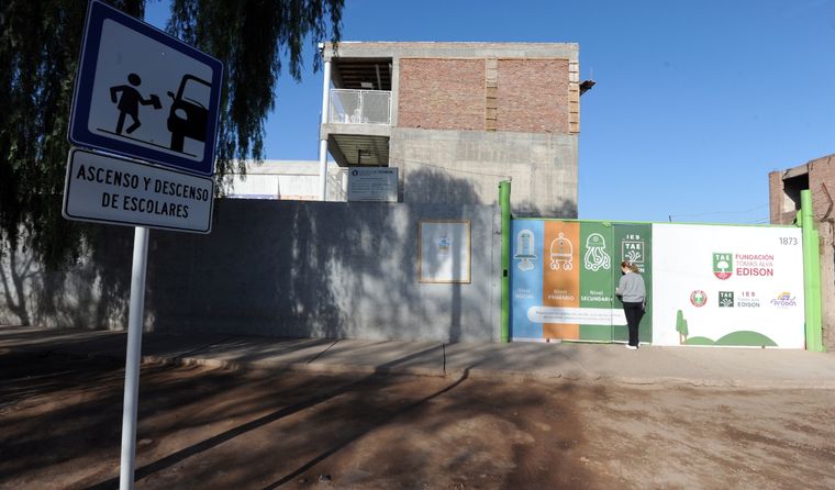 Uno de los docentes denunciado por abuso sexual volverá a trabajar en la institución educativa.&nbsp;