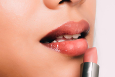 Un buen make up en los labios marca la diferencia y despierta un sinfín de miradas. Foto: Pink Villa Un buen make up en los labios marca la diferencia y despierta un sinfín de miradas. Foto: Pink Villa