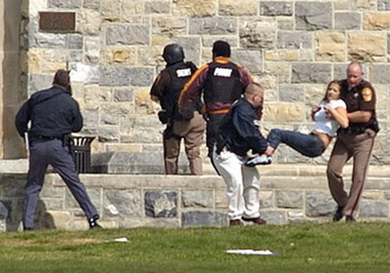 El incidente con un estudiante coreano en Virnigia Tech, en 2007, cobró 32 vidas.
