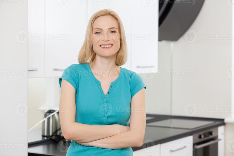 Las mujeres de hoy no solo viven más años. Viven distinto. Las mujeres de hoy no solo viven más años. Viven distinto.