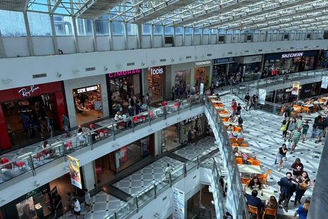 Pese a la recuperación del peso chileno frente al dólar, conveniencia cambiara todavía es amplia para los argentinos. Foto: Sol Devia/MDZ