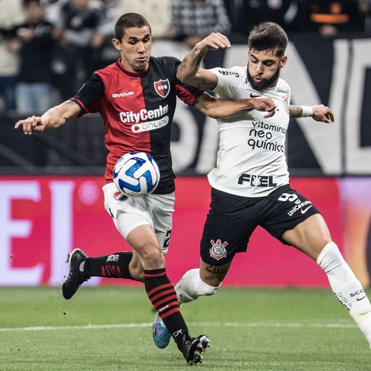 Newells no aguantó y cayó ante Corinthians en Brasil Foto: Fotobaires