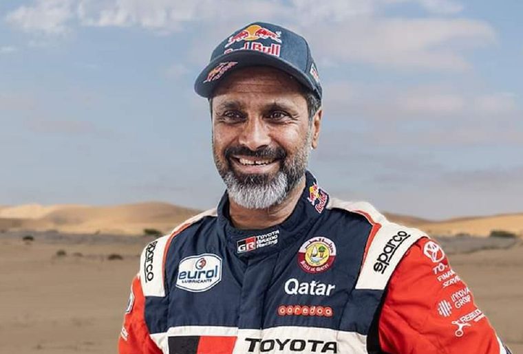 Nasser sigue dominando a dos etapas del final. Foto: @AlAttiyahN
