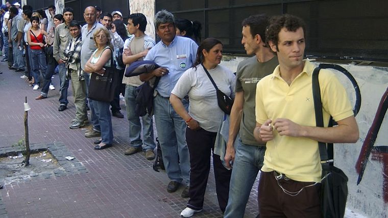 Con mayor frecuencia, las personas encuadradas en una relación laboral, registrada ono, no están a gusto con su empleo Foto: NA