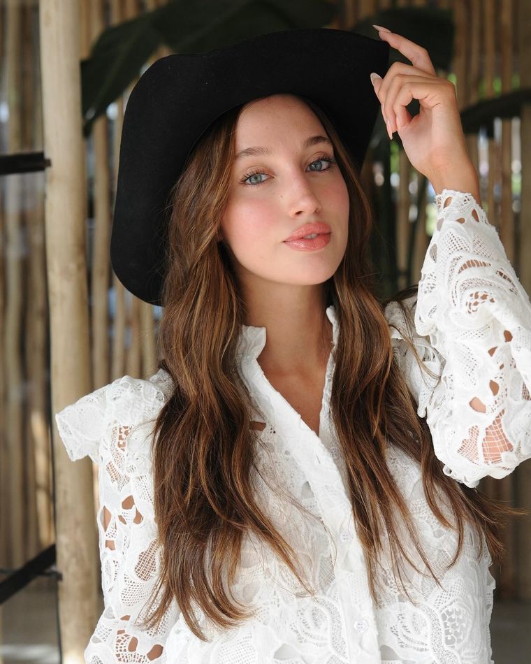 Romántica y bohemia: así fue el último look de Brenda Di Aloy. Foto: Instagram @brendadialoy