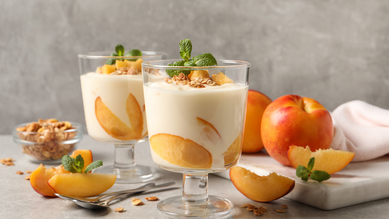 El yogur con duraznos es una receta rápida que no requiere cocción. El yogur con duraznos es una receta rápida que no requiere cocción.