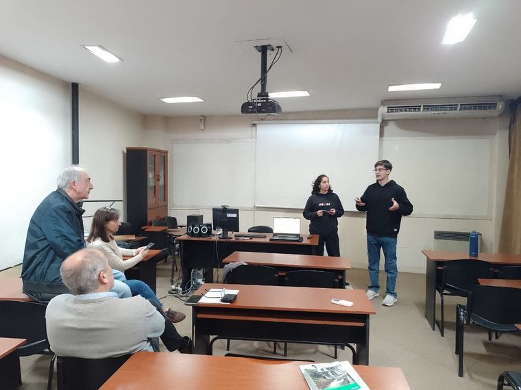 FoxMind, el proyecto de Alejo y Lucía, busca mejorar la inclusión escolar con inteligencia artificial. FoxMind, el proyecto de Alejo y Lucía, busca mejorar la inclusión escolar con inteligencia artificial.