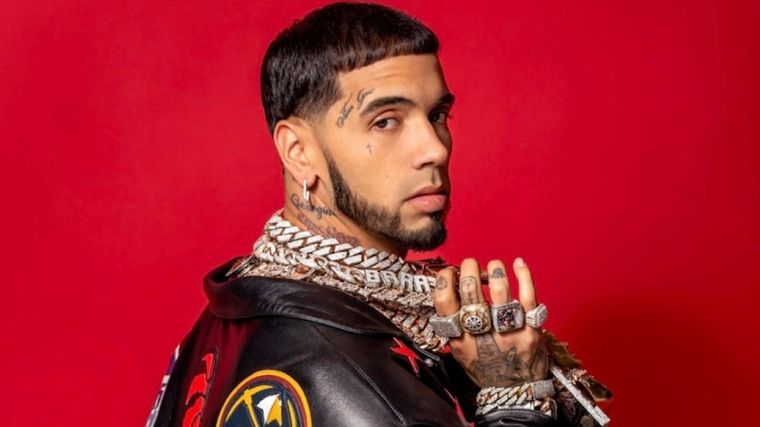 Anuel AA ha decidido enfocarse en el amor de su hermana y sus hijas.