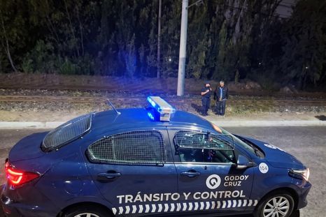 Desde el Centro de Monitoreo detectaron a un hombre en crisis en las vías del Metrotranvía y activaron un operativo inmediato que evitó una tragedia. Desde el Centro de Monitoreo detectaron a un hombre en crisis en las vías del Metrotranvía y activaron un operativo inmediato que evitó una tragedia.