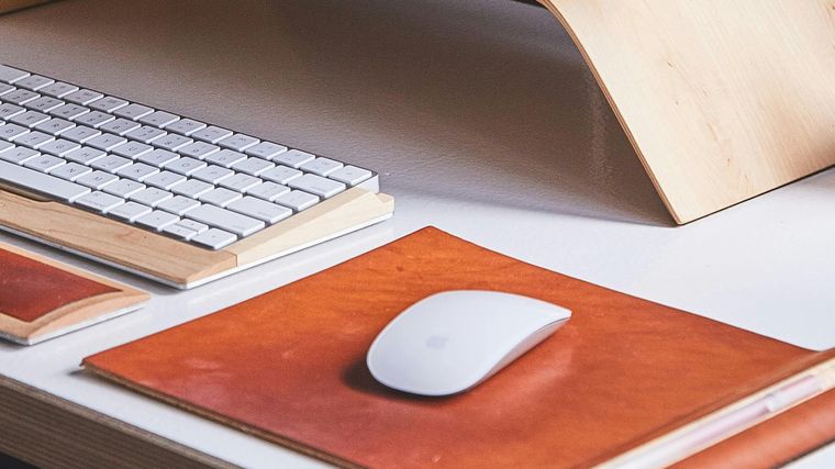 Cuando se trata del régimen de limpieza ideal para una alfombrilla de ratón hay que tener en cuenta el material y su uso. Foto: pexels.com