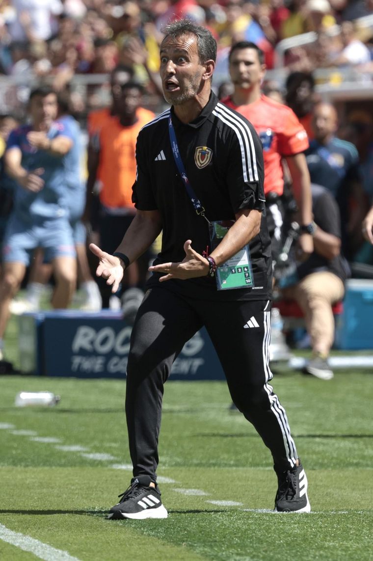 El festejo efusivo de Fernando Batista tras el gol de Venezuela. Foto: EFE