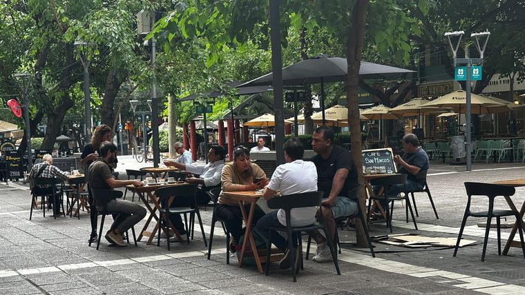 Tormentas y poco cambio de temperatura en Mendoza, según el pronóstico oficial. Tormentas y poco cambio de temperatura en Mendoza, según el pronóstico oficial.