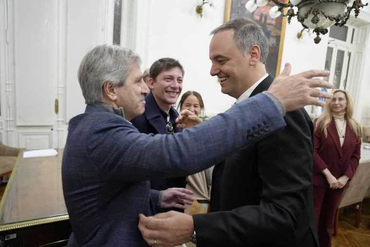 Luis Toto Caputo había reclamado terminar con las internas para frenar la incertidumbre económica. Luis Toto Caputo había reclamado terminar con las internas para frenar la incertidumbre económica.