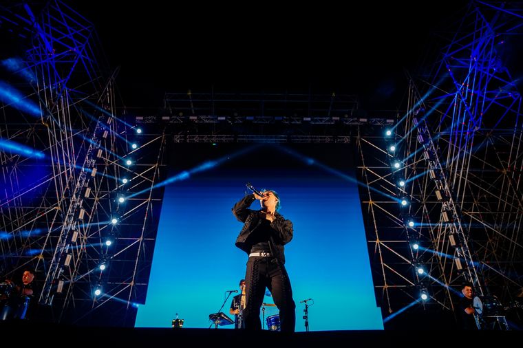 Luck Ra se presentó en la Fiesta de Disfraces en San Nicolás. Luck Ra se presentó en la Fiesta de Disfraces en San Nicolás.