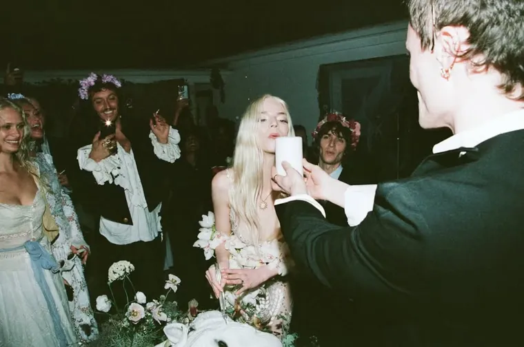 Anya Taylor-Joy celebró sus 30 con un look lencero. Anya Taylor-Joy celebró sus 30 con un look lencero.