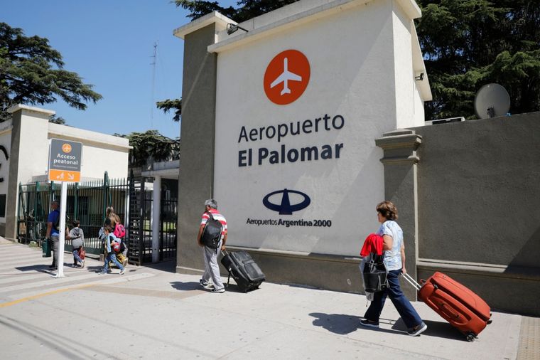 Desde la pandemia, el aeropuerto El Palomar permanece cerrado para vuelos comerciales. Fue el emblema de las low cost durante el macrismo