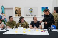 El presidente Javier Milei viajó a Bahía Blanca para monitorear junto a algunos de sus ministros el trabajo de asistencia del Gobierno a los afectados por las inundaciones en la ciudad bonaerense. Foto: NA